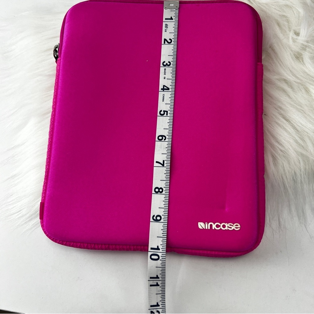 Incase IPad Zipup Padded Case - Picture 4 of 5